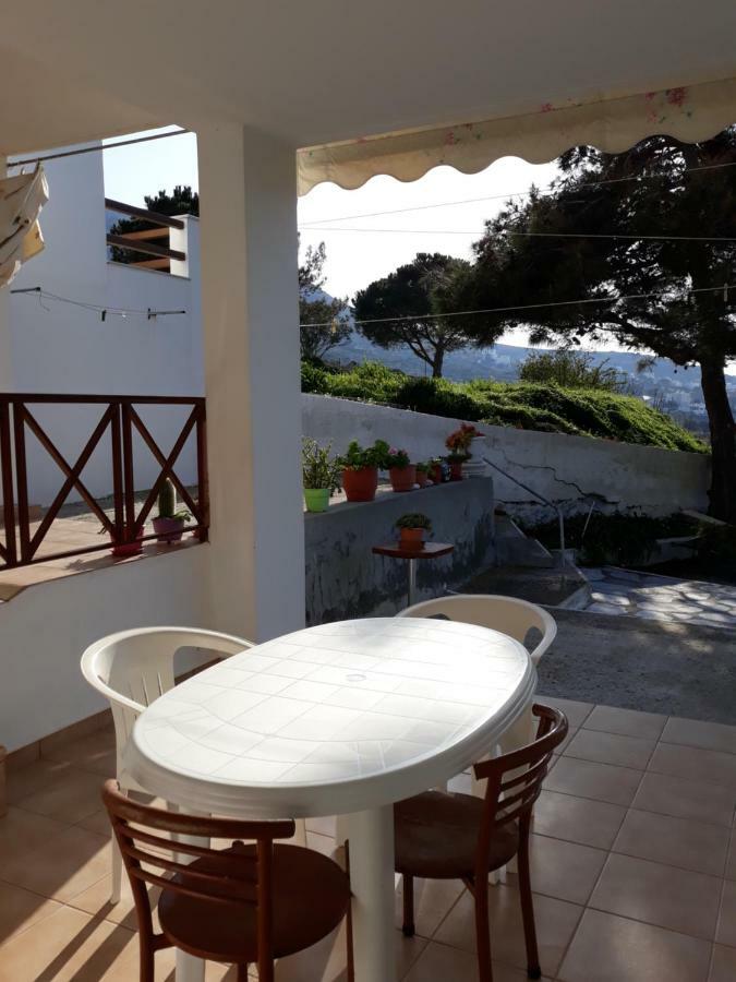 Maria Guesthouse Kini Exteriör bild